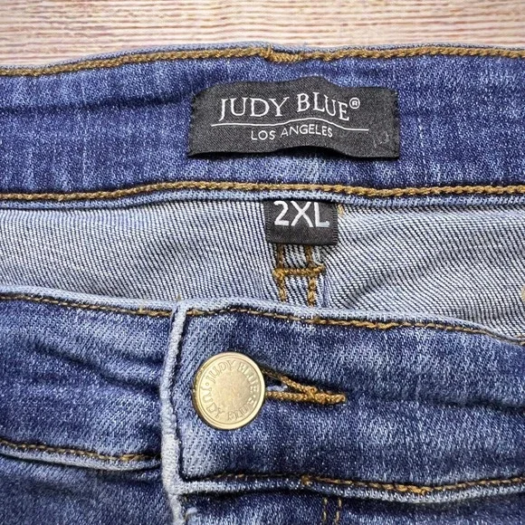 Judy Blue Womens Size 2XL Medium Wash High Rise Denim Shorts Curvy Plus Size - Picture 3 of 11